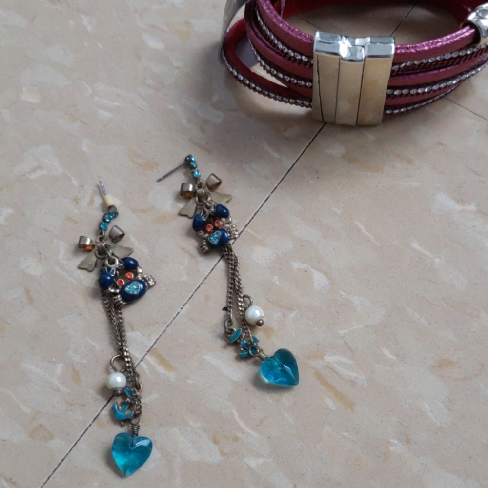Earings and bracelet